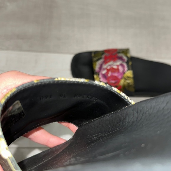 Gucci Blind for Love Slide Sandals - Picture 4 of 4